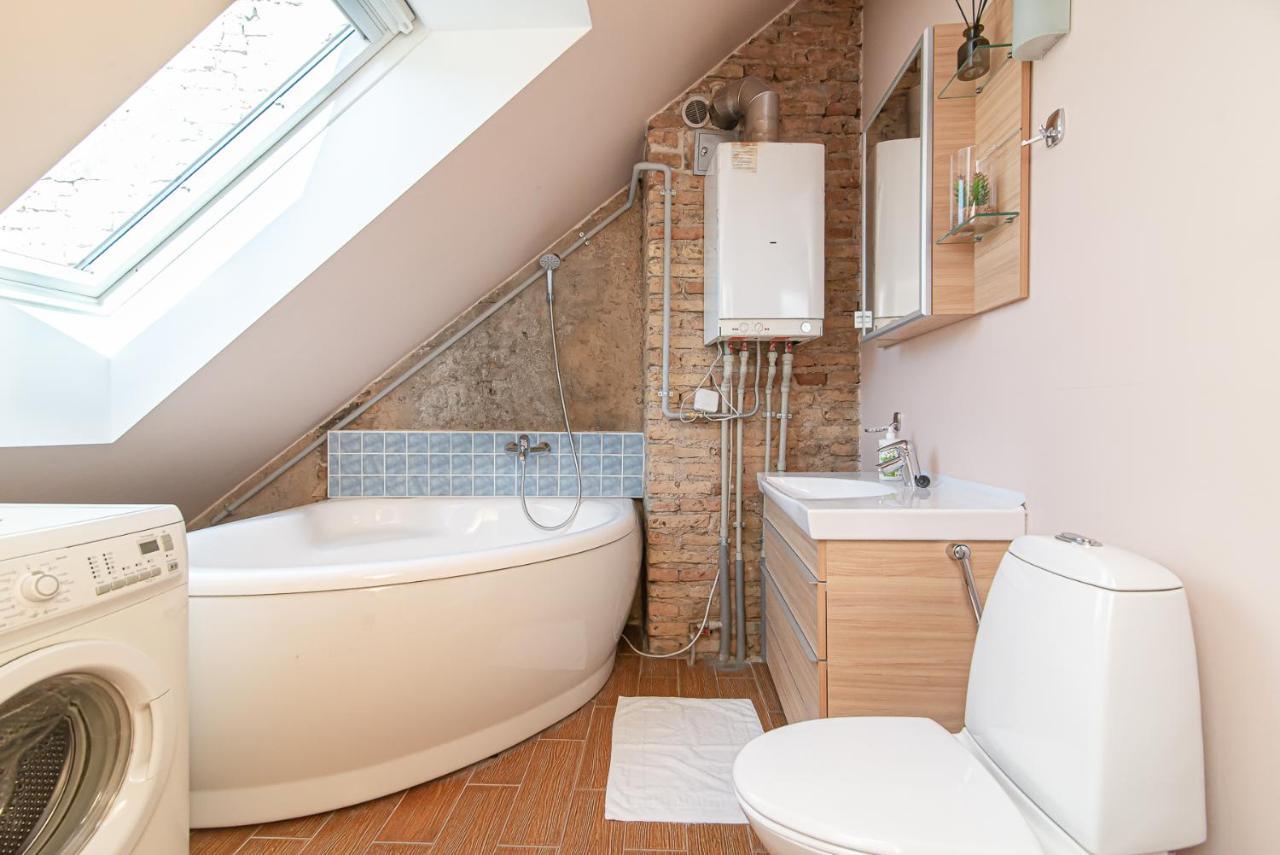 Spacious 2-Bedroom Apartment With Sauna In Vilnius Old Town By Urban Rent Exterior photo