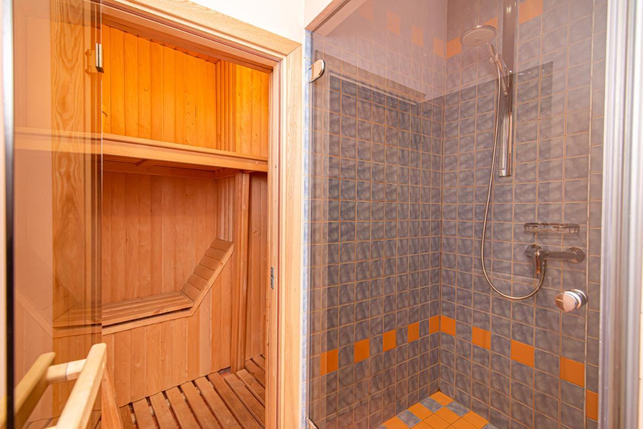 Spacious 2-Bedroom Apartment With Sauna In Vilnius Old Town By Urban Rent Exterior photo